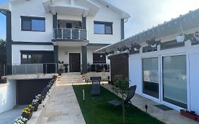 Vila Adelis